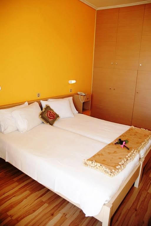 Galaxy Hotel การิสโตส ภายนอก รูปภาพ